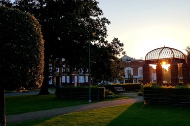 Sunrise over Broadway Gardens